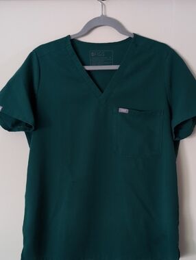 Figs Women's Catarina Scrub Top Hunter Green Medium